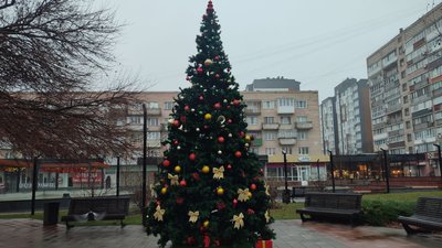 Ялинка у сквері "Юність" у Черкасах