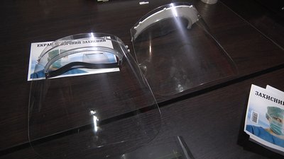 У Слов`янську почали виготовляти захисні щитки для медиків