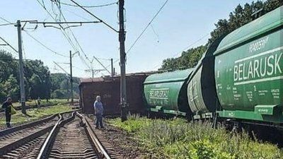 На Кіровоградщині потяг з шістьма вагонами зійшов з рейок