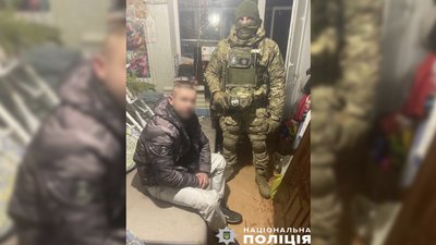 Святкували Новий рік: у Чернігові четверо чоловіків запускали феєрверки Святкували Новий рік: у Чернігові четверо чоловіків запускали феєрверки