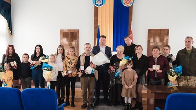 Десятьох бійців з Кіровоградщини посмертно нагородили орденами та медаллю Десятьох бійців з Кіровоградщини посмертно нагородили орденами та медаллю