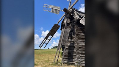 Історичний вітряк з прикордонної Юнаківки на Сумщині