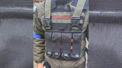 "Бар на Бандери": у Рівному волонтери виготовляють бронежилети та аптечки для передової "Бар на Бандери": у Рівному волонтери виготовляють бронежилети та аптечки для передової