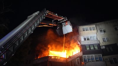 Російська атака пошкодила девʼятиповерхівку в Одесі: є постраждалі, серед них — діти Російська атака пошкодила девʼятиповерхівку в Одесі: є постраждалі, серед них — діти