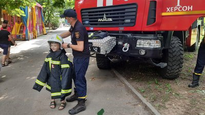 У херсонському парку патрульна поліція провела акцію "Безпечне літо" У херсонському парку патрульна поліція провела акцію "Безпечне літо"