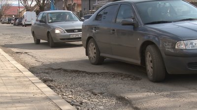 Близько 15 мільйонів виділили на ремонт дороги на вулиці Капушанська в Ужгороді Близько 15 мільйонів виділили на ремонт дороги на вулиці Капушанська в Ужгороді