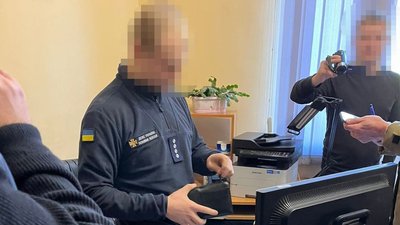 У Львові затримали інспектора ДСНС на хабарі в 1200 доларів