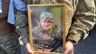 "Поводилися як справжні герої". У Конотопі на Сумщині поховали шістьох бійців територіальної оборони "Поводилися як справжні герої". У Конотопі на Сумщині поховали шістьох бійців територіальної оборони