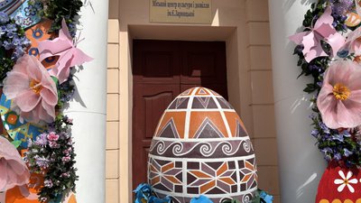 У Первомайську відбулася художня виставка "Дивограй до Великодня"