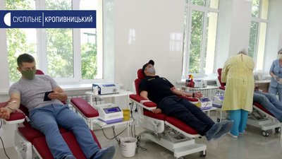 Здати кров прийшли військові та спортсмени Здати кров прийшли військові та спортсмени