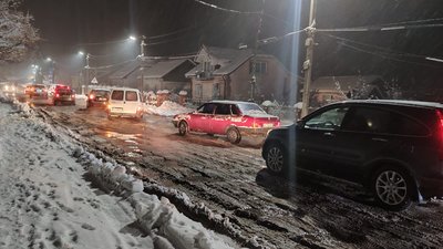 У Болехові на Франківщині продовжили обмеження руху великогабаритних вантажівок дорогою Н-10