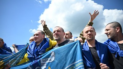 Військові, які повернулися до України під час обміну полоненими 5 червня 2026 року