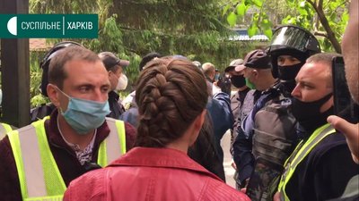 На засідання одного з харківських судів не пускають відвідувачів через карантинні обмеження На засідання одного з харківських судів не пускають відвідувачів через карантинні обмеження