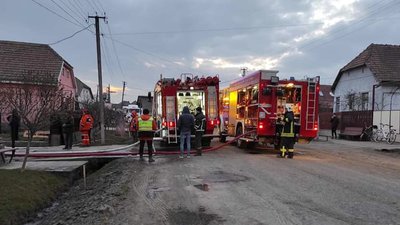 Гараж, склад і житлові кімнати: на Закарпатті згоріла будівля