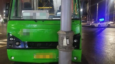 За один вечір у Харкові потрапили в аварії три маршрутки За один вечір у Харкові потрапили в аварії три маршрутки