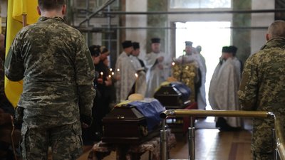 У Луцьку попрощалися з трьома загиблими військовослужбовцями У Луцьку попрощалися з трьома загиблими військовослужбовцями