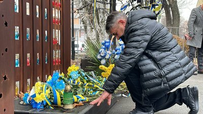 У Миколаєві відбувся молебень на Алеї Слави в пам’ять про загиблих захисників України У Миколаєві відбувся молебень на Алеї Слави в пам’ять про загиблих захисників України