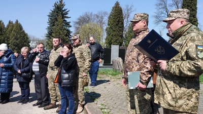 Повернувся з Франції захищати Україну: в Тернополі попрощалися з бійцем Мирославом Сидором Повернувся з Франції захищати Україну: в Тернополі попрощалися з бійцем Мирославом Сидором