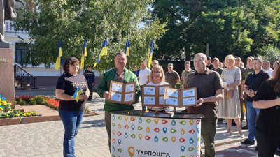 Співали Гімн, читали вірші, погасили марку. У Кропивницькому відзначили День незалежності Співали Гімн, читали вірші, погасили марку. У Кропивницькому відзначили День незалежності