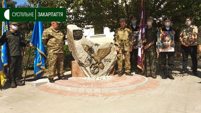 Пам'ятний знак учасниками бойових дій відкрили в Чопі Пам'ятний знак учасниками бойових дій відкрили в Чопі