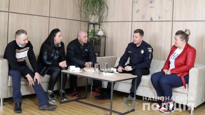 У поліції Рівненщини нагородили рівнян, які допомогли затримати озброєного злочинця У поліції Рівненщини нагородили рівнян, які допомогли затримати озброєного злочинця