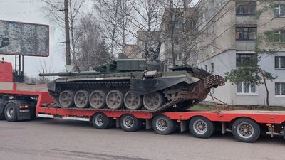 Техніка, яку військові РФ кинули поблизу кордону на Сумщині, слугуватиме ЗСУ Техніка, яку військові РФ кинули поблизу кордону на Сумщині, слугуватиме ЗСУ
