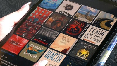 У Франківську волонтерки продають книги, аби підтримати ЗСУ