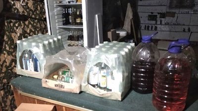 Рейд проти алкофальсифікату: в поліції Рівненщини показали, що вилучили Рейд проти алкофальсифікату: в поліції Рівненщини показали, що вилучили