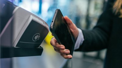 Готівка проти карти. Плюси та мінуси cashless-світу Готівка проти карти. Плюси та мінуси cashless-світу