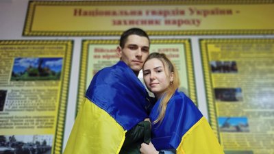 Пара з Кропивницького стала переможцями проєкту "Велике військове весілля" Пара з Кропивницького стала переможцями проєкту "Велике військове весілля"