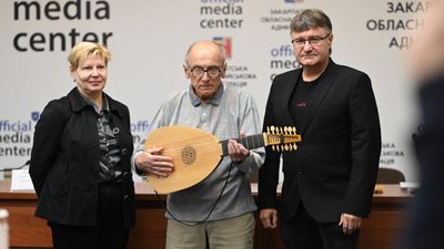 Відроджують старовинну музику: в Ужгороді презентували проєкт "Лютня в Україні" Відроджують старовинну музику: в Ужгороді презентували проєкт "Лютня в Україні"