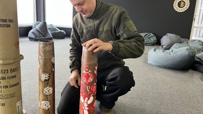 Екскурсовод та рестораторка стали волонтерами, а журналіст — військовим. Історії людей, які змінили професії через війну Екскурсовод та рестораторка стали волонтерами, а журналіст — військовим. Історії людей, які змінили професії через війну