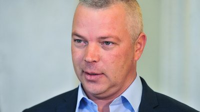 Церковні подарунки, колекція зброї та Tesla. Що задекларували новачки парламенту Церковні подарунки, колекція зброї та Tesla. Що задекларували новачки парламенту