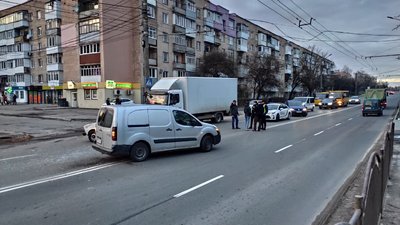 На Конякіна в Луцьку – аварія за участю двох авто На Конякіна в Луцьку – аварія за участю двох авто