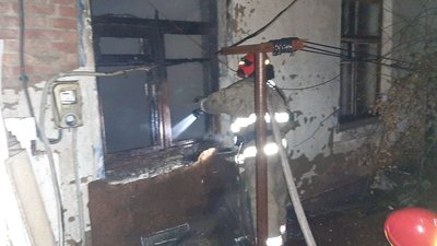 У Черкасах під час пожежі у жилому будинку врятували чоловіка