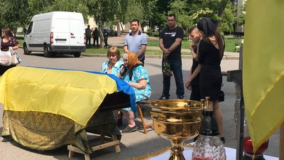 У Полтаві прощаються із загиблими під час війни У Полтаві прощаються із загиблими під час війни