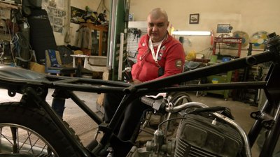 Майстерня "Поршень": як на Волині перебудовують авто для людей з інвалідністю