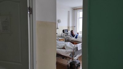 Черкаська обласна лікарня, хворі на коронавірус в палаті. Фото: Анна Іщенко / Суспільне Черкаська обласна лікарня, хворі на коронавірус в палаті. Фото: Анна Іщенко / Суспільне