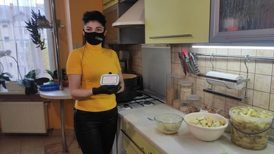 Львівські волонтерки готують суміші "Здоров'я" для лікарів