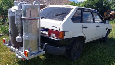 Альтернатива бензину та газу: мешканець Сумщини перевів свій легковик на дрова Альтернатива бензину та газу: мешканець Сумщини перевів свій легковик на дрова