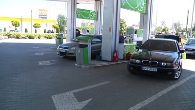 На Житомирщині працівники Держпродспоживслужби перевіряють, чи є обґрунтованою ціна пального на АЗС На Житомирщині працівники Держпродспоживслужби перевіряють, чи є обґрунтованою ціна пального на АЗС