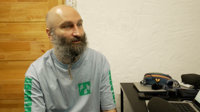 Дідусь був би в шоці: Onuka зіграла на 3D-копіях інструментів Олександра Шльончика Дідусь був би в шоці: Onuka зіграла на 3D-копіях інструментів Олександра Шльончика