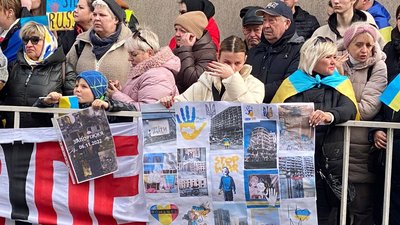 Херсонці взяли участь у мітингу з нагоди роковин війни у Румунії Херсонці взяли участь у мітингу з нагоди роковин війни у Румунії