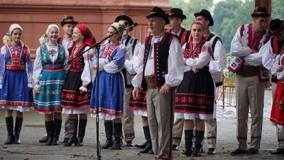 Закарпатський народний хор відзначив своє 77-річчя концертом на підтримку ЗСУ Закарпатський народний хор відзначив своє 77-річчя концертом на підтримку ЗСУ