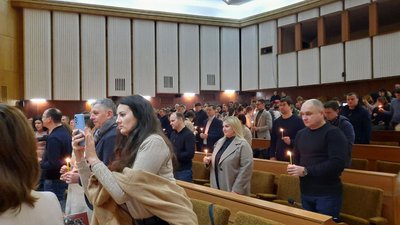 В Івано-Франківську пластуни передали Вифлеємський вогонь депутатам міської ради В Івано-Франківську пластуни передали Вифлеємський вогонь депутатам міської ради
