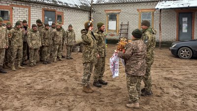 У зоні проведення ООС одружились медик с Херсонщини та психологиня з Житомирщини У зоні проведення ООС одружились медик с Херсонщини та психологиня з Житомирщини