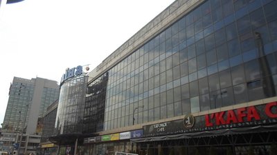 Поліція Києва шукає вибухівку у ТРЦ "Україна"