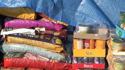 Волонтери ужгородського "Барбоса" відправили 65 тонн корму у регіони, де тривають бойові дії