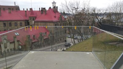У Львові замінили скло на Меморіалі Небесної Сотні У Львові замінили скло на Меморіалі Небесної Сотні