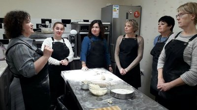 Грузинка навчає херсонців особливостей своєї національної кухні